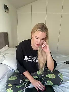 isisxoxx online show from 11/30/25, 12:53