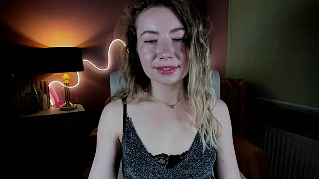 Mia Tasty online show from 12/14/25, 02:22