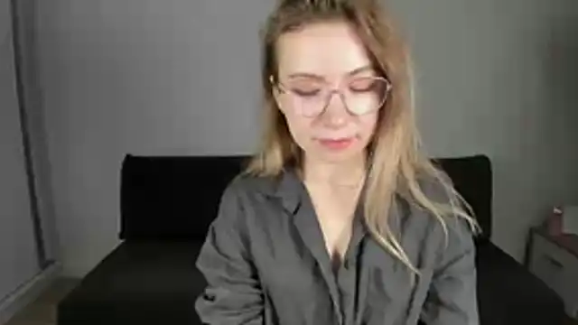 Mia Tasty online show from 12/21/25, 02:35