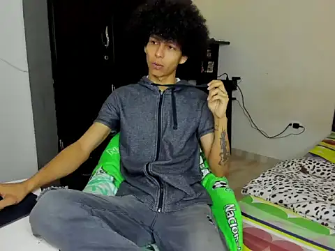 cardrey05 online show from 10/10/25, 05:56