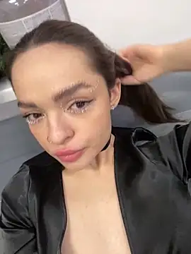 Snapshot of AnaWest chatting on 01/13/25, 11:41 AnaWest online show from 01/13/25, 11:41