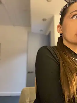 Snapshot of AnaWest chatting on 01/21/25, 02:48 AnaWest online show from 01/21/25, 02:48