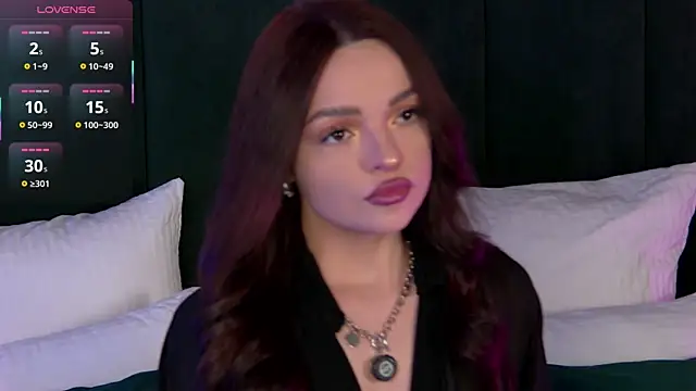 Snapshot of AnaWest chatting on 10/09/25, 08:45 AnaWest online show from 10/09/25, 08:45