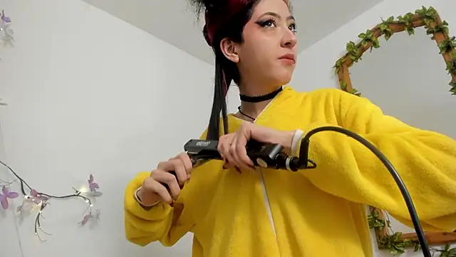 BonnieCute  online show from 10/14/25, 12:00