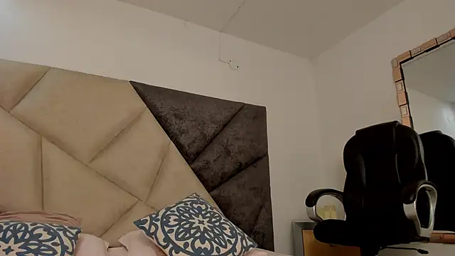 BonnieCute  online show from 11/26/25, 12:00