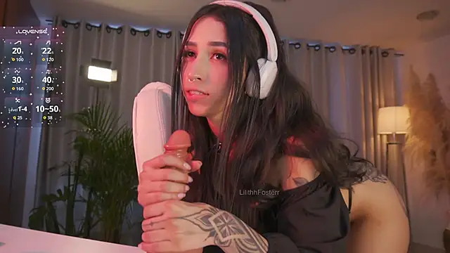 Lilithfosterr online show from 11/28/25, 08:33