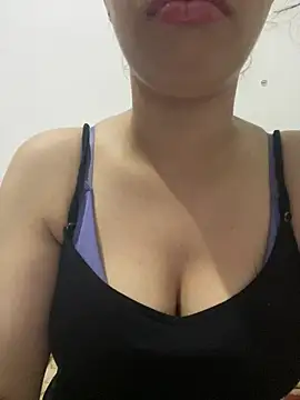 Snapshot of farah-36 chatting on 07/05/26, 12:17 farah-36 online show from 07/05/26, 12:17