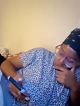 Snapshot of madamsensuale chatting on 01/06/25, 10:58 madamsensuale online show from 01/06/25, 10:58