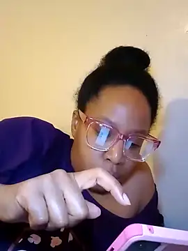 Snapshot of madamsensuale chatting on 02/15/25, 06:02 madamsensuale online show from 02/15/25, 06:02