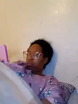 Snapshot of madamsensuale chatting on 02/20/25, 09:33 madamsensuale online show from 02/20/25, 09:33