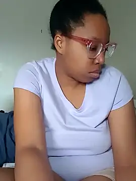 Snapshot of madamsensuale chatting on 03/01/25, 09:15 madamsensuale online show from 03/01/25, 09:15