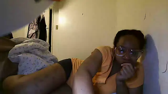 Snapshot of madamsensuale chatting on 03/06/25, 12:10 madamsensuale online show from 03/06/25, 12:10