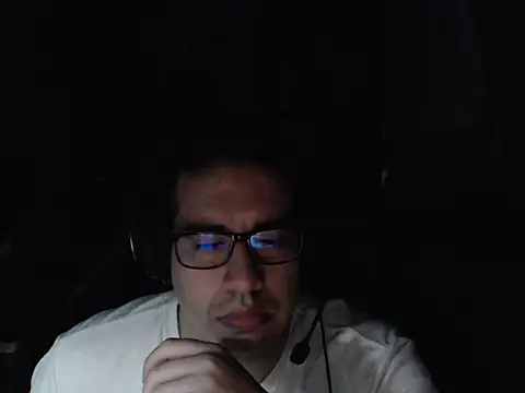Snapshot of thealfawolf01 chatting on 05/19/26, 03:46 thealfawolf01 online show from 05/19/26, 03:46