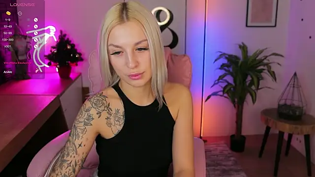 Snapshot of Crystal_Barbie chatting on 12/12/24, 02:48 Crystal Barbie online show from 12/12/24, 02:48