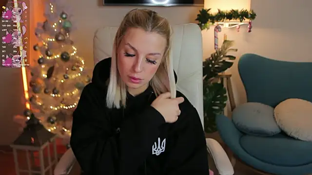 Snapshot of Crystal_Barbie chatting on 12/18/24, 01:59 Crystal Barbie online show from 12/18/24, 01:59