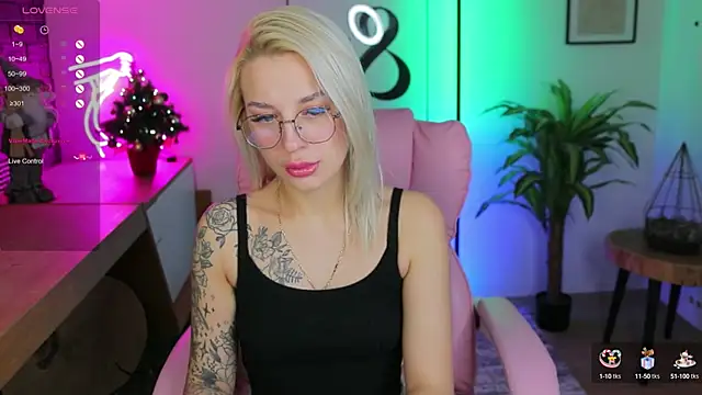 Snapshot of Crystal_Barbie chatting on 01/08/25, 11:52 Crystal Barbie online show from 01/08/25, 11:52