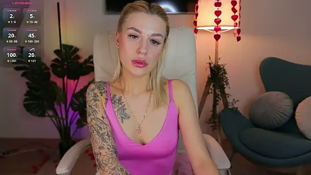 Snapshot of Crystal_Barbie chatting on 02/26/25, 01:53 Crystal Barbie online show from 02/26/25, 01:53