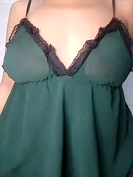 Snapshot of Sofia_xx2 chatting on 12/25/24, 12:47 Sofia xx2 online show from 12/25/24, 12:47