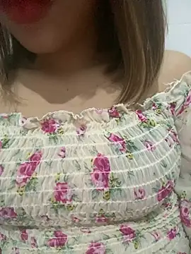 Snapshot of Sofia_xx2 chatting on 01/07/25, 03:23 Sofia xx2 online show from 01/07/25, 03:23