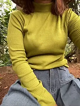 Snapshot of Sofia_xx2 chatting on 02/06/25, 02:44 Sofia xx2 online show from 02/06/25, 02:44