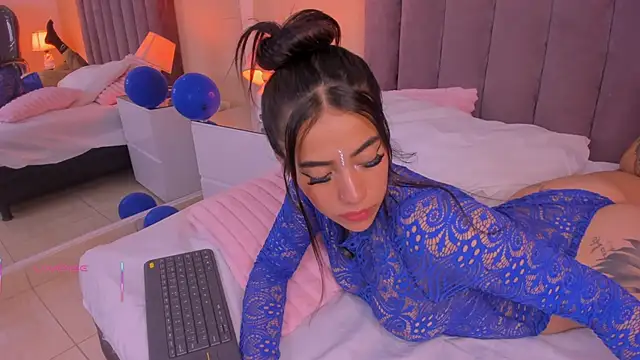 Snapshot of Megan_Thompsonn chatting on 06/18/26, 12:53 Megan Thompsonn online show from 06/18/26, 12:53