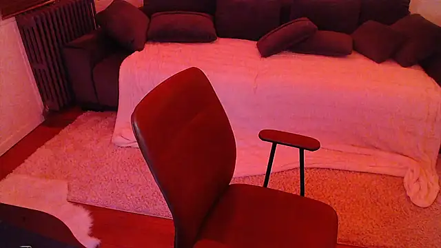 Lynylou online show from 12/10/24, 11:30