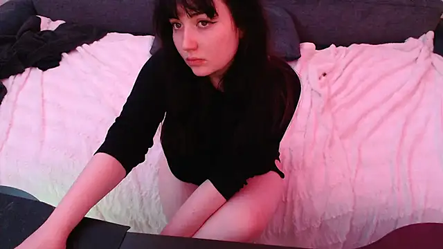 Lynylou online show from 12/21/24, 06:52