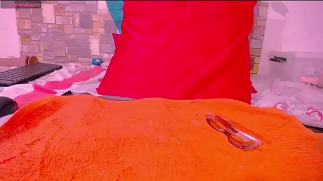 CrazyRousex online show from 04/24/26, 04:09