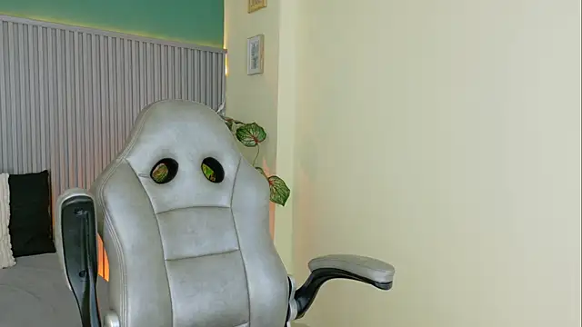 Snapshot of paula__cruzz chatting on 06/11/26, 12:32 paula cruzz online show from 06/11/26, 12:32