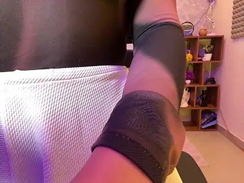 MidnightFlame online show from 02/05/25, 08:14