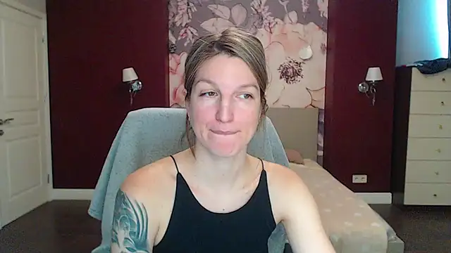 EmilyWalkeri online show from 01/22/25, 10:50