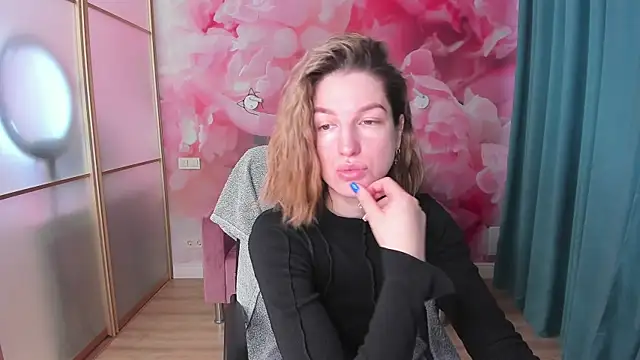 EmilyWalkeri online show from 01/27/25, 08:07