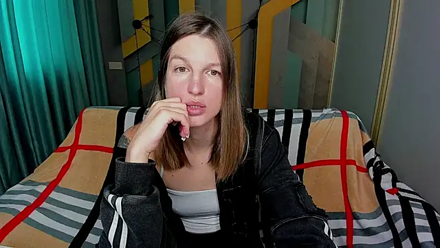 EmilyWalkeri online show from 11/11/25, 08:36