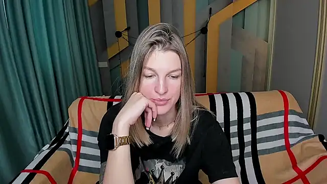 EmilyWalkeri online show from 12/05/25, 07:50