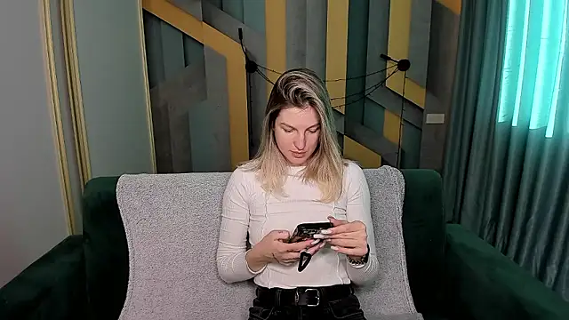 EmilyWalkeri online show from 01/13/26, 07:46