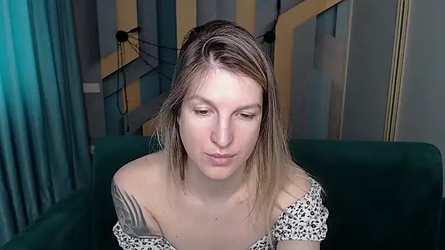 EmilyWalkeri online show from 02/26/26, 07:51