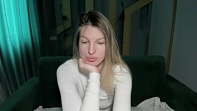 EmilyWalkeri online show from 04/21/26, 06:52