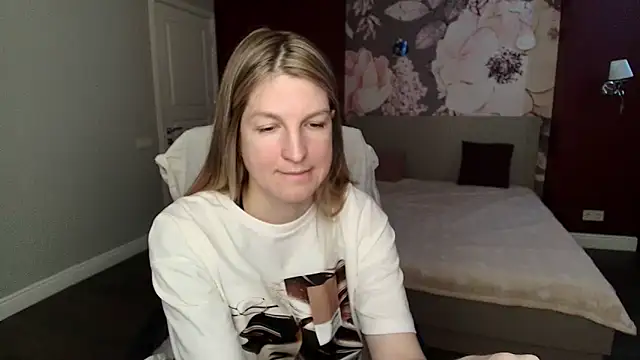 Snapshot of EmilyWalkeri chatting on 05/06/26, 07:02 EmilyWalkeri online show from 05/06/26, 07:02