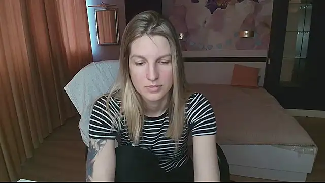 Snapshot of EmilyWalkeri chatting on 05/10/26, 07:13 EmilyWalkeri online show from 05/10/26, 07:13