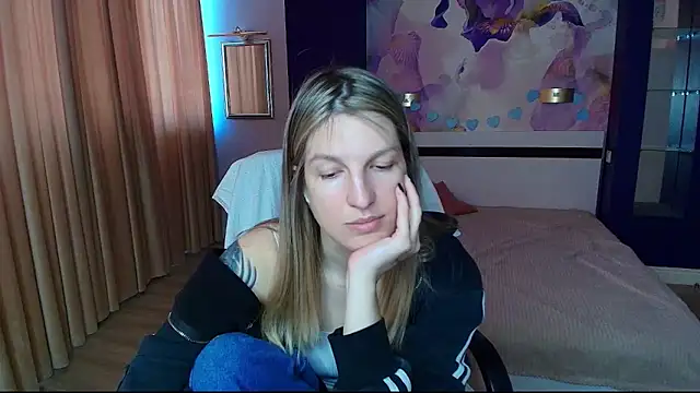 Snapshot of EmilyWalkeri chatting on 05/11/26, 06:19 EmilyWalkeri online show from 05/11/26, 06:19