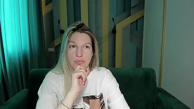 Snapshot of EmilyWalkeri chatting on 06/05/26, 06:52 EmilyWalkeri online show from 06/05/26, 06:52