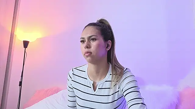 Cristel Boom online show from 12/17/25, 01:06