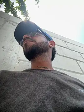 Snapshot of rich0431 chatting on 10/08/25, 05:10 rich0431 online show from 10/08/25, 05:10