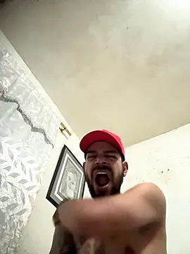 Snapshot of rich0431 chatting on 11/12/25, 04:35 rich0431 online show from 11/12/25, 04:35