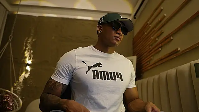 Logan Varela online show from 04/19/26, 05:12