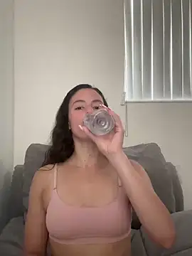 Snapshot of brookehoneynina chatting on 03/17/25, 06:42 brookehoneynina online show from 03/17/25, 06:42