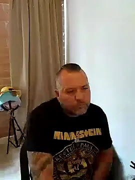 Snapshot of masterskywalker1983 chatting on 12/28/24, 04:09 masterskywalker1983 online show from 12/28/24, 04:09