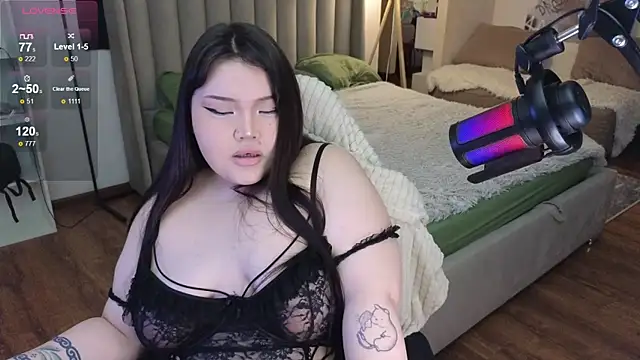 LeyaKan online show from 10/21/25, 11:55