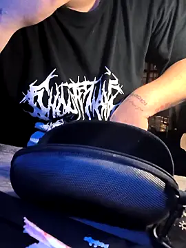 Snapshot of Tyrish361 chatting on 11/18/25, 07:02 Tyrish361 online show from 11/18/25, 07:02