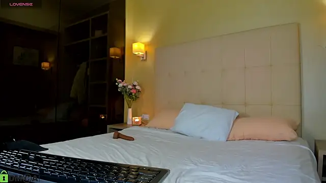 Valerie Woods online show from 02/27/26, 01:16